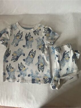 Bluey Kids Two-Piece Pajama Set - White & Blue Cartoon Print 3T